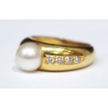 AN 18CT YELLOW GOLD PEARL AND DIAMOND RING