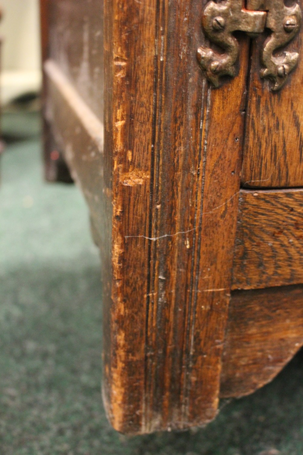 A VERY GOOD 'JAYCEE' OAK DRESSER, with raised gallery shelf to the back, 2 drawers over 2 door - Image 6 of 6