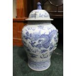 A LARGE BLUE & WHITE CHINESE GINGER JAR, with lid, decorated with large dragon, possibly 19th