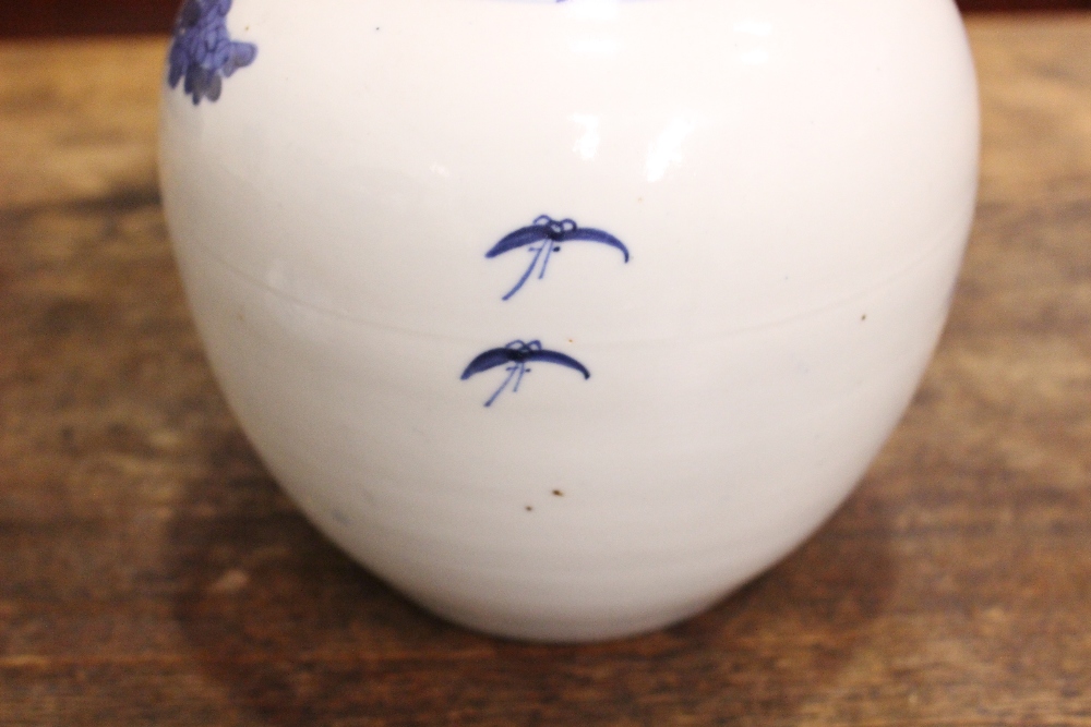 A BLUE & WHITE GINGER JAR with lid, decorated with images of children and a woman playing in a - Image 5 of 7