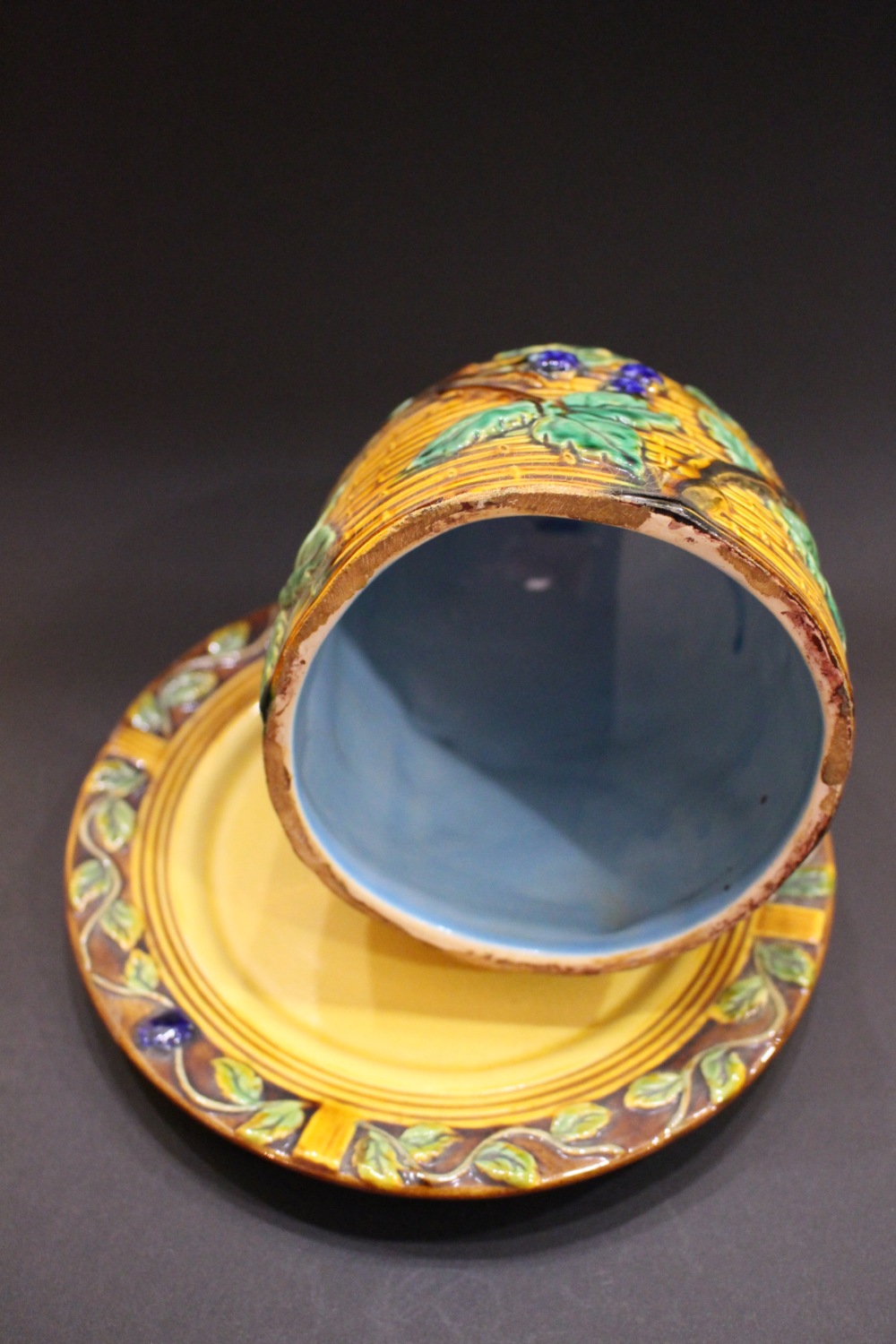 A MAJOLICA STYLE CHEESE DOME, with basket weave design, and berry & leaf decoration, 6.5" tall and - Image 3 of 3