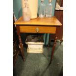 AN IRISH GEORGIAN MAHOGANY SINGLE DRAWER CHAMBER TABLE, raised on a turned leg, 22" x 30" x 18"