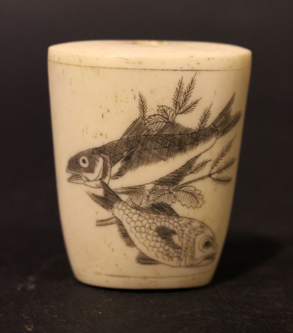 A BONE/IVORY SNUFF BOTTLE, a tapered shape, with ebonised etching of fish imagery on two sides, no - Image 2 of 6