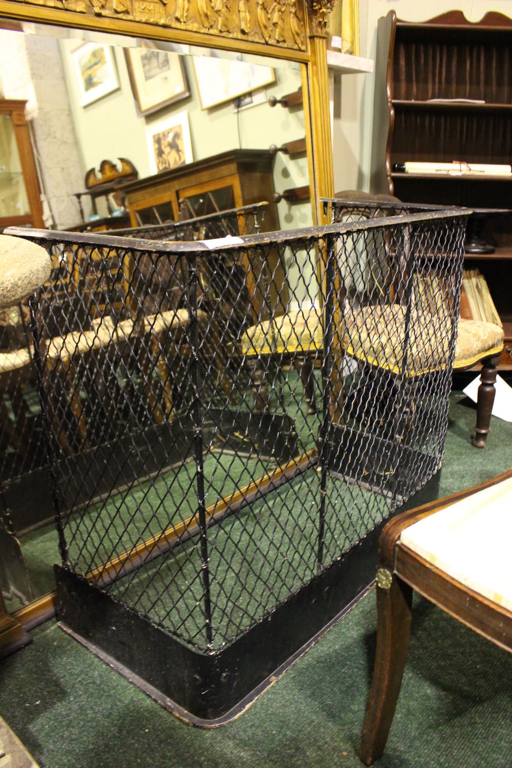 A LARGE LATE 19TH CENTURY / EARLY 20TH CENTURY MESH FIRE GUARD, 38” x 33” x 18” approx