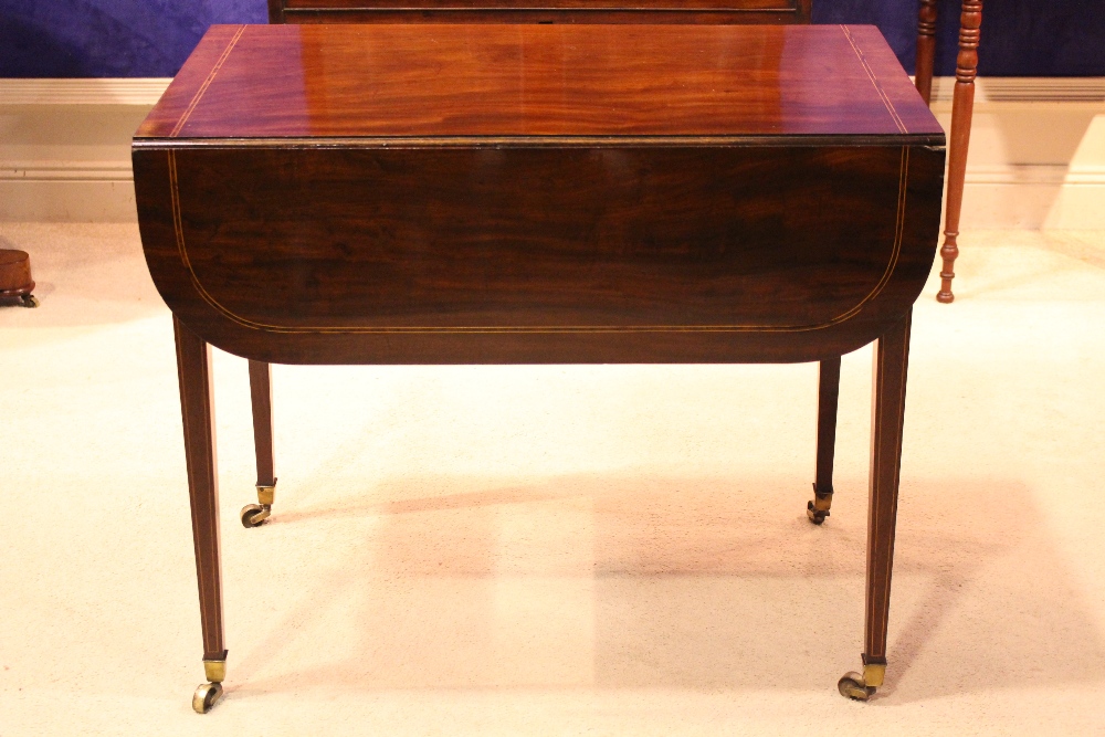 A VERY FINE GEORGIAN PEMBROKE TABLE, with string inlaid trim, single drawer to one side, faux drawer - Image 9 of 9