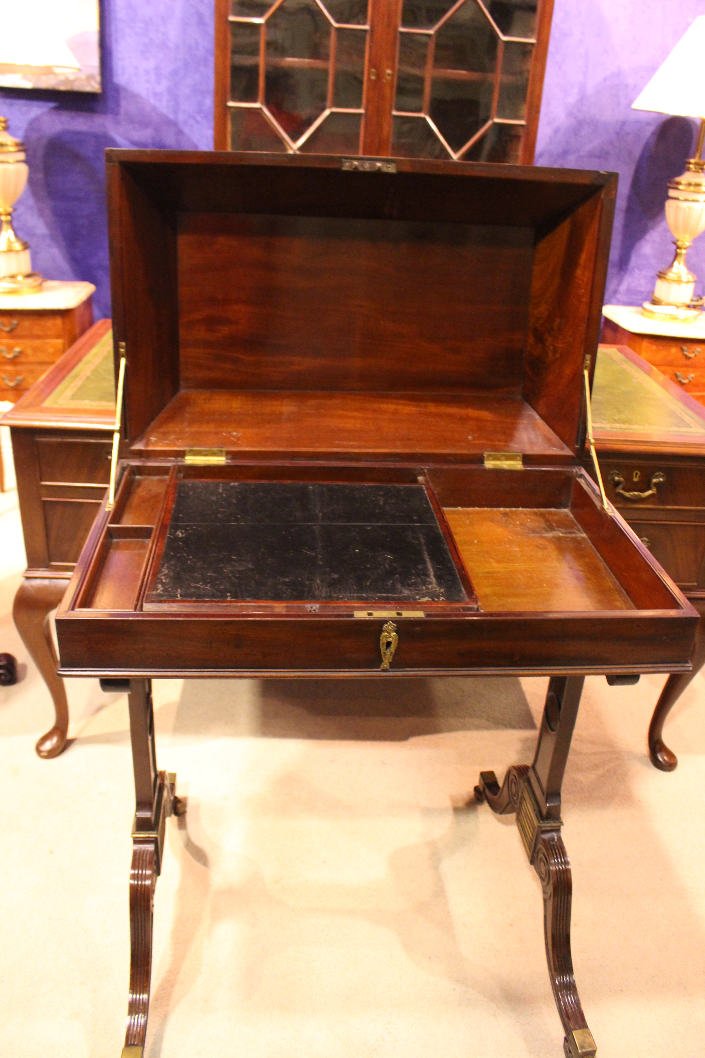 A VERY FINE & RARE IRISH GEORGIAN DOMED TOP SIDE CABINET / WRITING DESK, with domed lift top - Image 7 of 7
