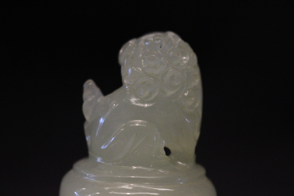 A CARVED JADE TWO HANDLED CENSER WITH LID, the lid having an open mouthed guardian lion, the handles - Image 5 of 5