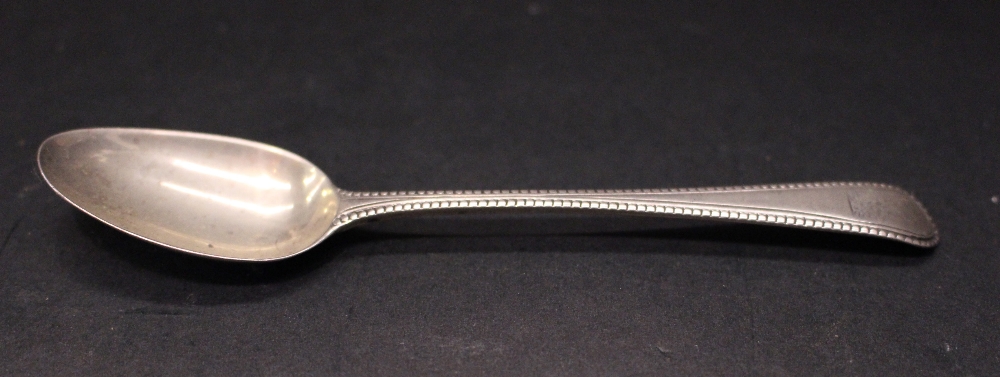A GEORGIAN SILVER TEASPOON, possibly London, 1822, maker’s mark indistinct, with beaded detail to - Image 3 of 4