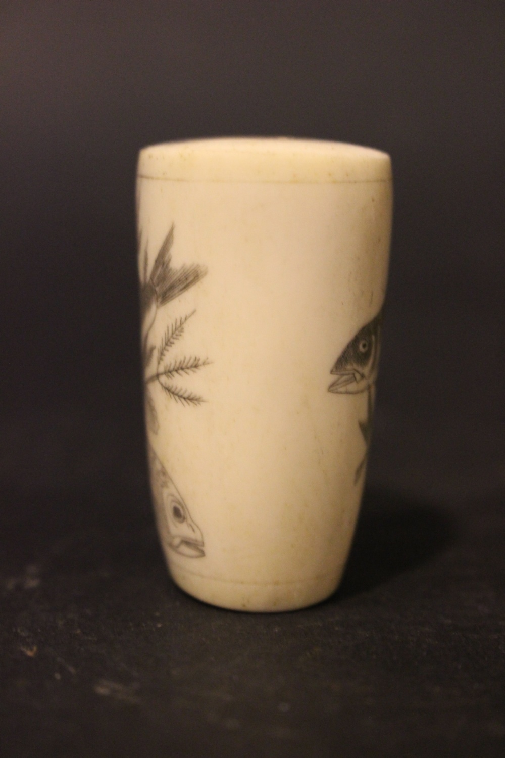 A BONE/IVORY SNUFF BOTTLE, a tapered shape, with ebonised etching of fish imagery on two sides, no - Image 4 of 6