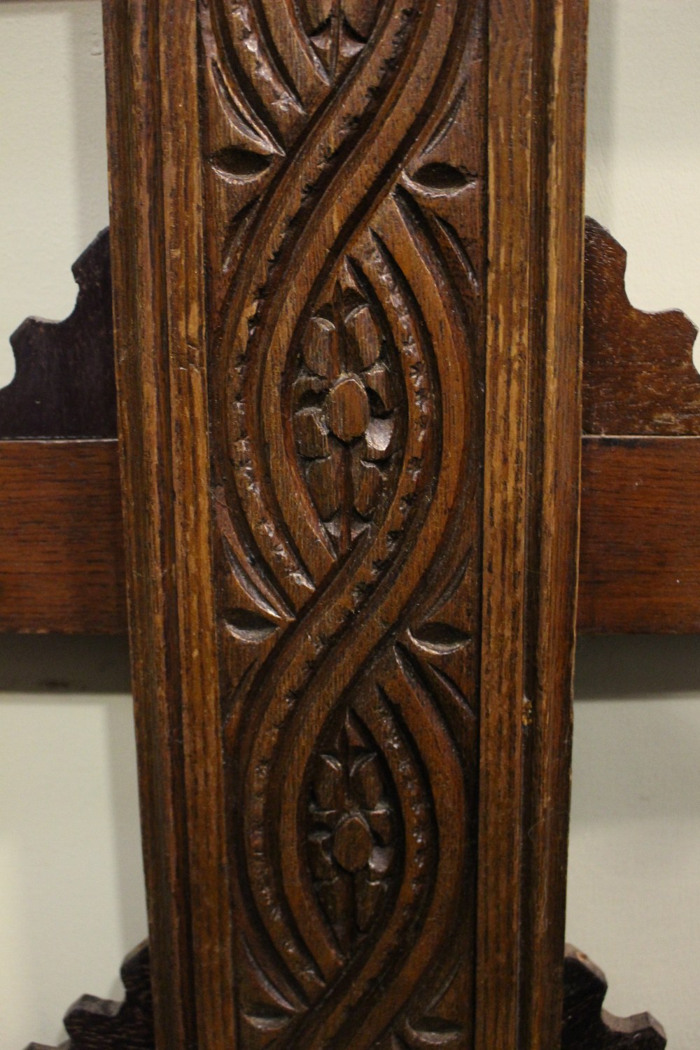 A 'TREE OF LIFE' COAT RACK, oak, with mirror to the centre, 10 branches, each with turned coat hook, - Image 3 of 4