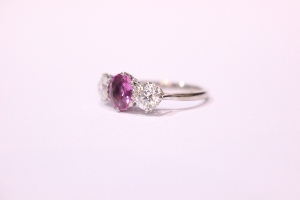 AN 18CT WHITE GOLD 3 STONE DIAMOND & SAPPHIRE RING, with a central pink sapphire flanked by a