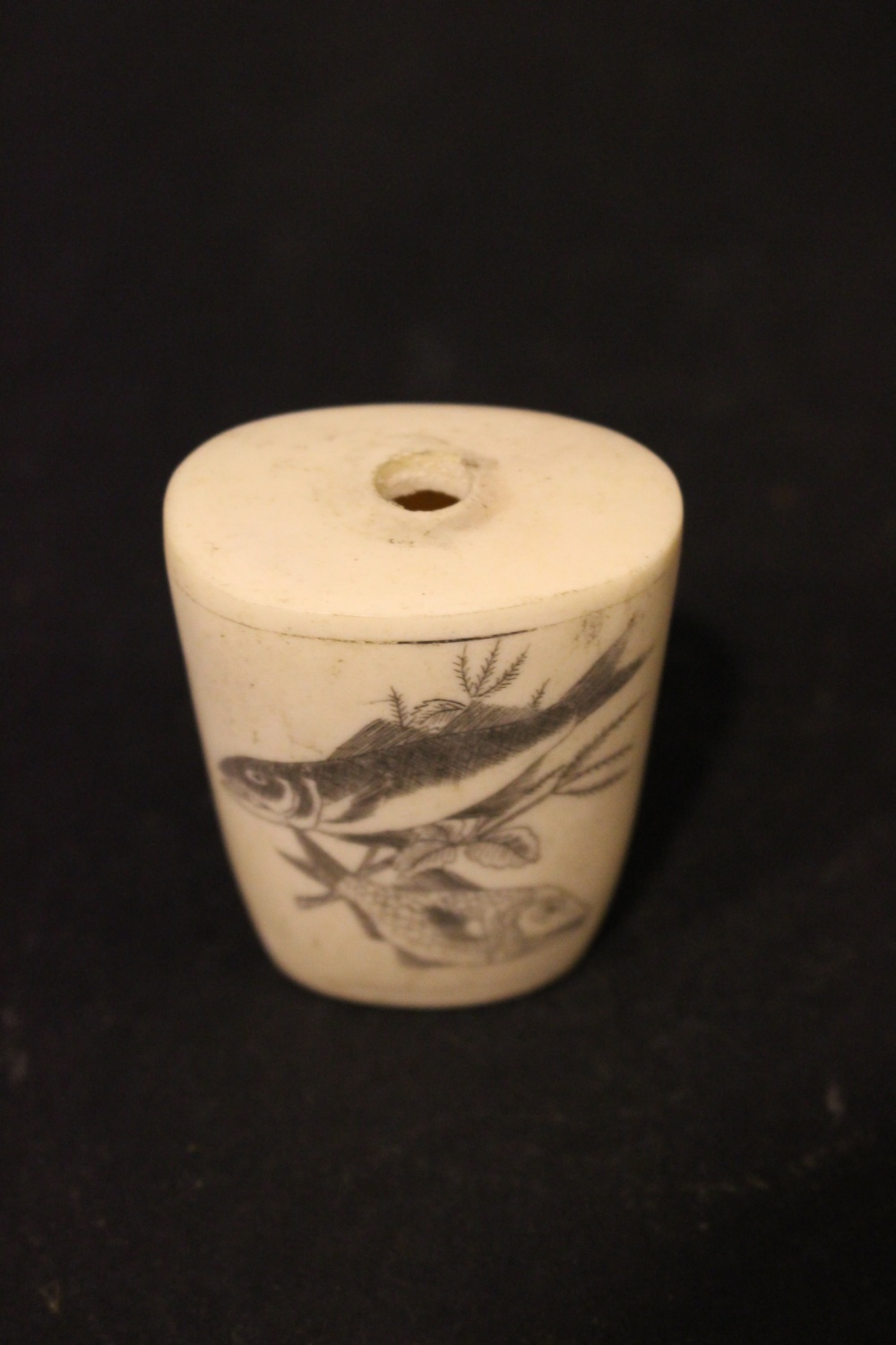 A BONE/IVORY SNUFF BOTTLE, a tapered shape, with ebonised etching of fish imagery on two sides, no - Image 3 of 6