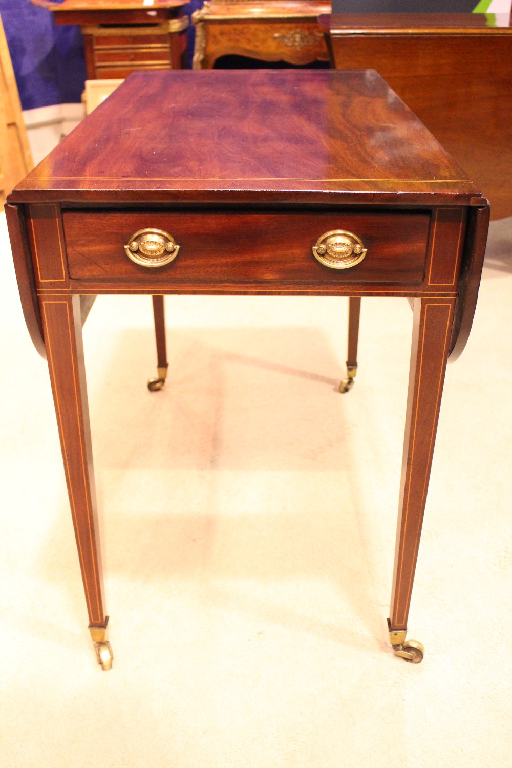 A VERY FINE GEORGIAN PEMBROKE TABLE, with string inlaid trim, single drawer to one side, faux drawer - Image 2 of 9