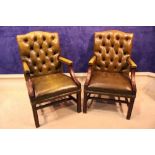 A FINE PAIR OF BUTTON BACKED GREEN LEATHER ARM CHAIRS, with reeded detail to the wooden frame and