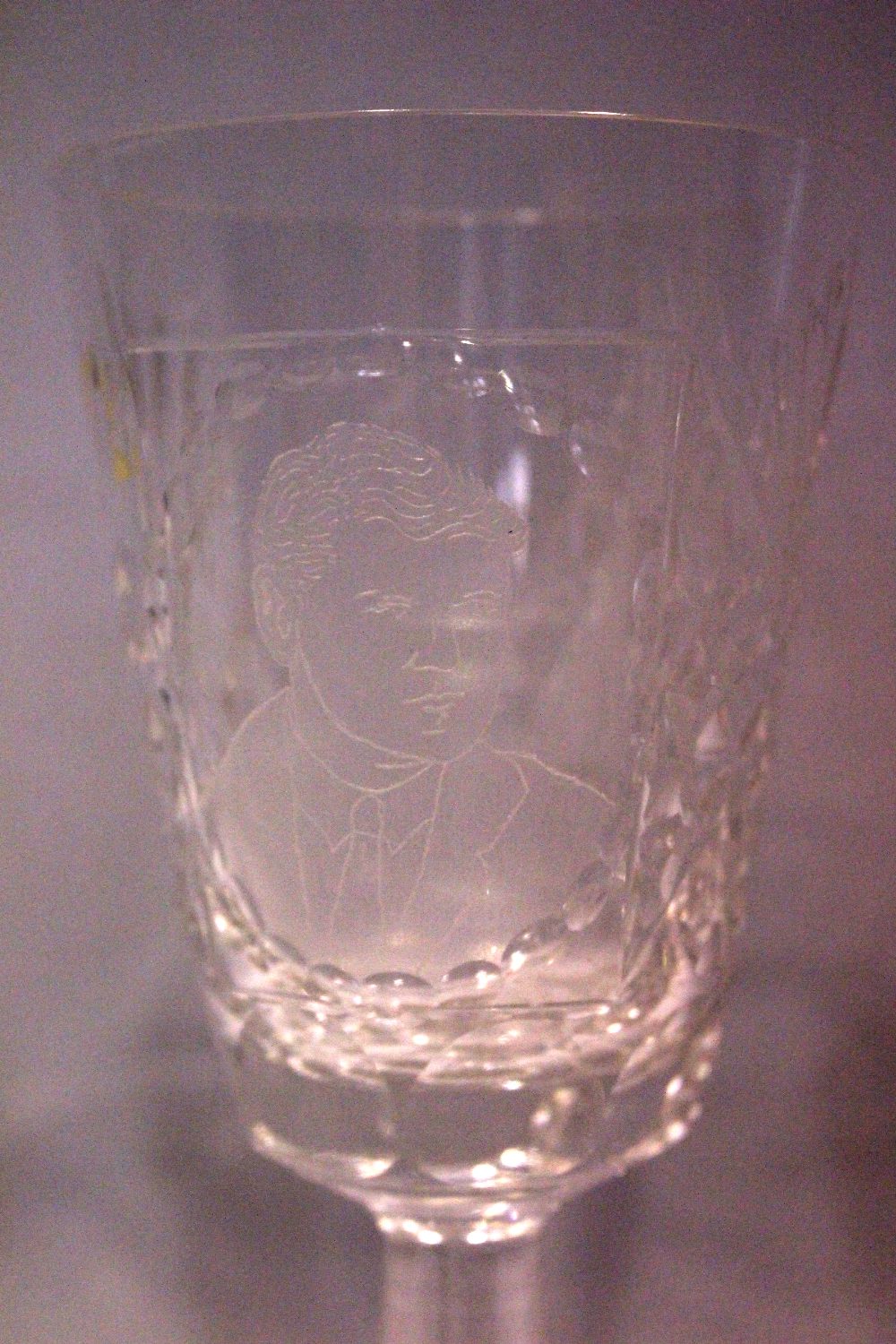 A SET OF 4 COMMEMORATIVE WINE GLASSES, depicting the faces of famous Irish people, includes, (i) - Image 3 of 8