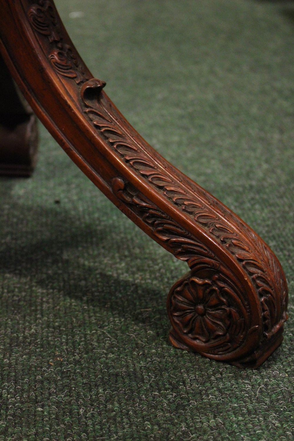 A FINE MARQUETRY INLAID CENTRE / SIDE TABLE, with circular top having spirographic marquetry - Image 5 of 5