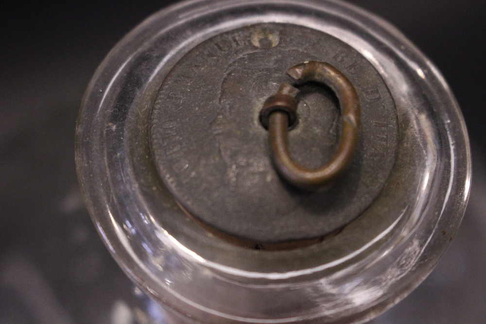 A ‘DEWARS WHISKY’ PINCHED ‘HOUR GLASS’ DECANTER, with corked stopper, having an Italian coin on - Image 4 of 7