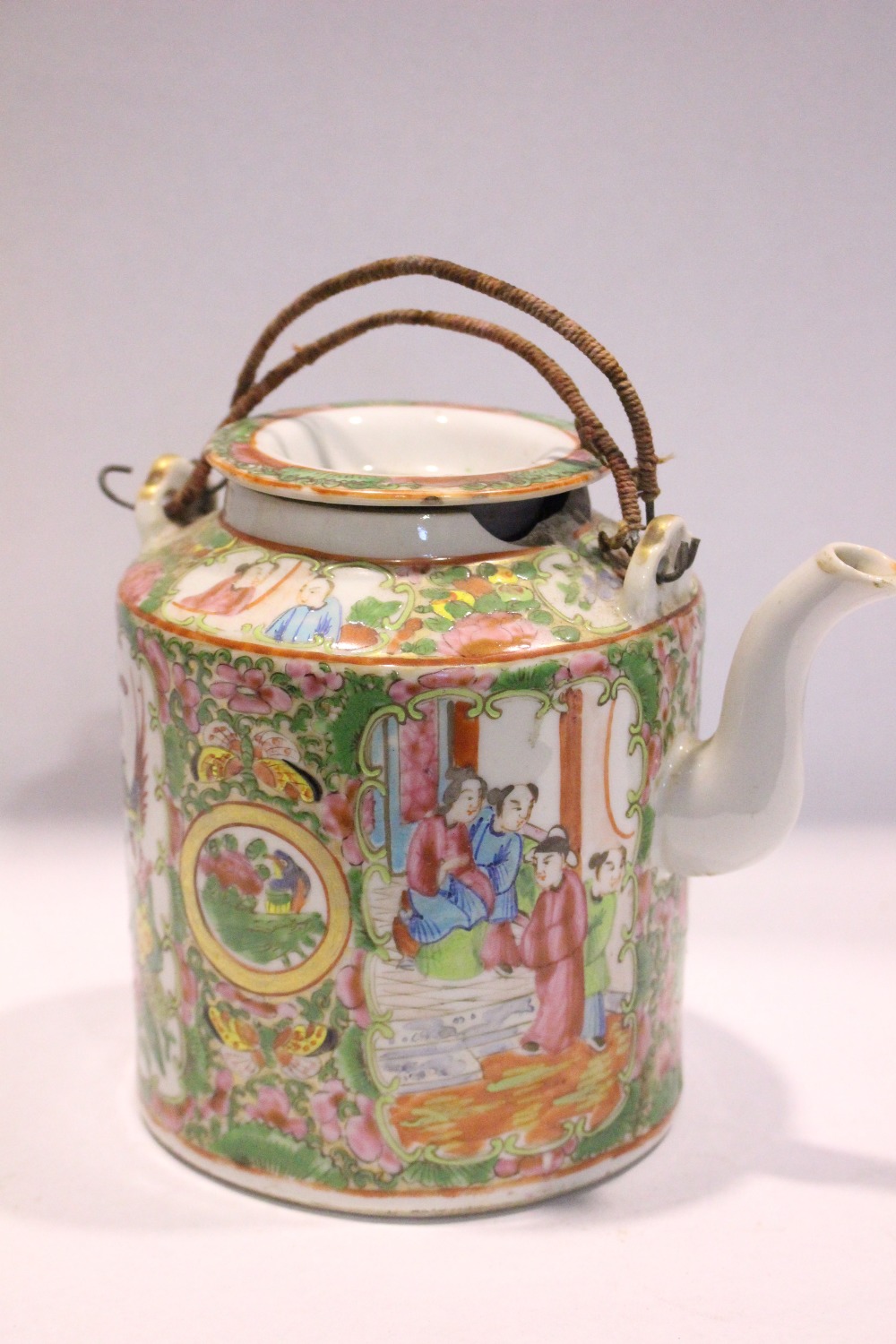 A CHINESE FAMILLE ROSE MEDALLION TEA POT, with enamel painted images of figures and birds amongst