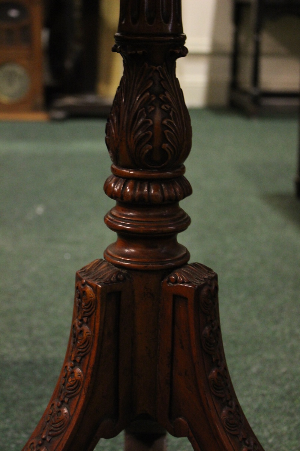 A FINE MARQUETRY INLAID CENTRE / SIDE TABLE, with circular top having spirographic marquetry - Image 4 of 5