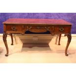 A VERY FINE 3 DRAWER MAHOGANY DESK, with gadrooned rim, over 3 drawers, raised on cabriole leg