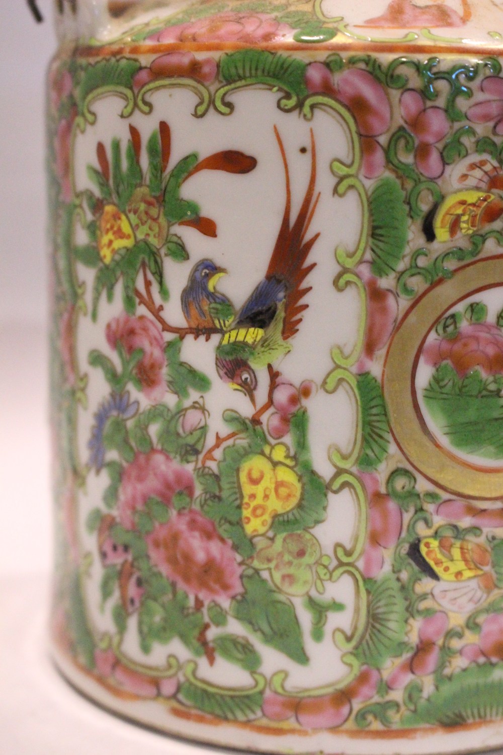 A CHINESE FAMILLE ROSE MEDALLION TEA POT, with enamel painted images of figures and birds amongst - Image 4 of 4