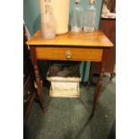 AN IRISH GEORGIAN MAHOGANY SINGLE DRAWER CHAMBER TABLE, raised on a turned leg, 22" x 30" x 18"