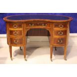 A VERY FINE 19TH CENTURY IRISH KIDNEY SHAPED DESK, with black leather top, a central drawer