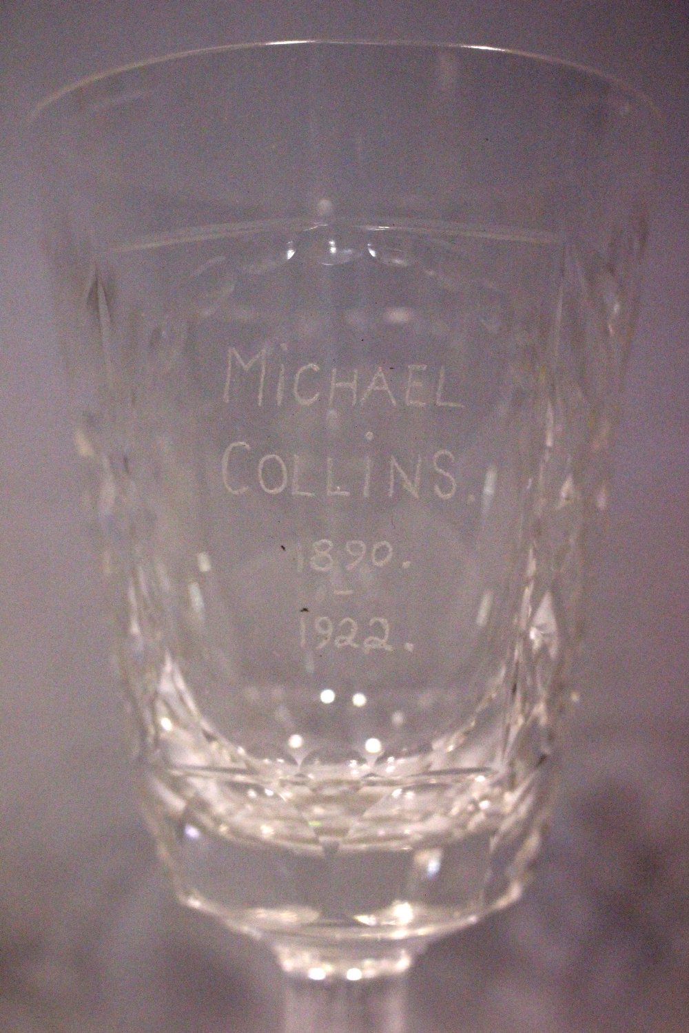 A SET OF 4 COMMEMORATIVE WINE GLASSES, depicting the faces of famous Irish people, includes, (i) - Image 7 of 8