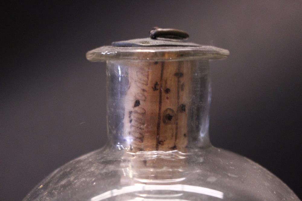 A ‘DEWARS WHISKY’ PINCHED ‘HOUR GLASS’ DECANTER, with corked stopper, having an Italian coin on - Image 3 of 7