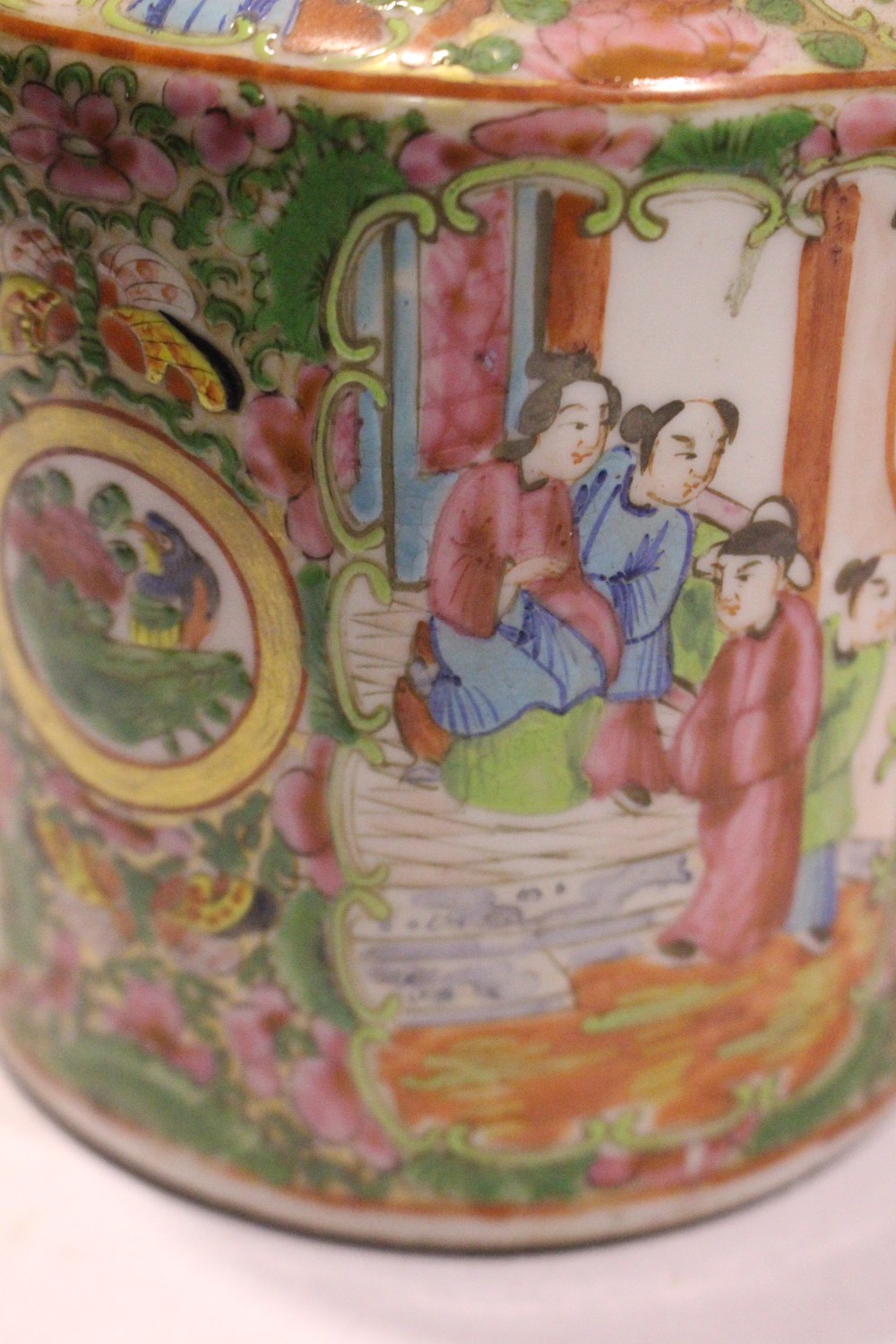 A CHINESE FAMILLE ROSE MEDALLION TEA POT, with enamel painted images of figures and birds amongst - Image 3 of 4