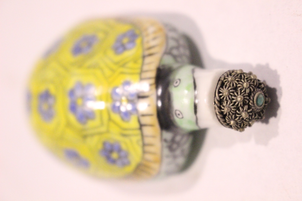 A PORCELAIN SNUFF BOTTLE, in the form of a turtle, with floral decoration to its back, a stopper - Image 3 of 4