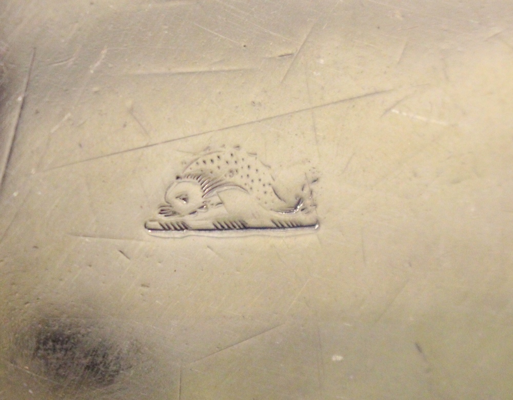 AN 18TH CENTURY GEORGIAN IRISH SILVER 'CARD TRAY' of circular form, decorated with brightcut - Image 3 of 4