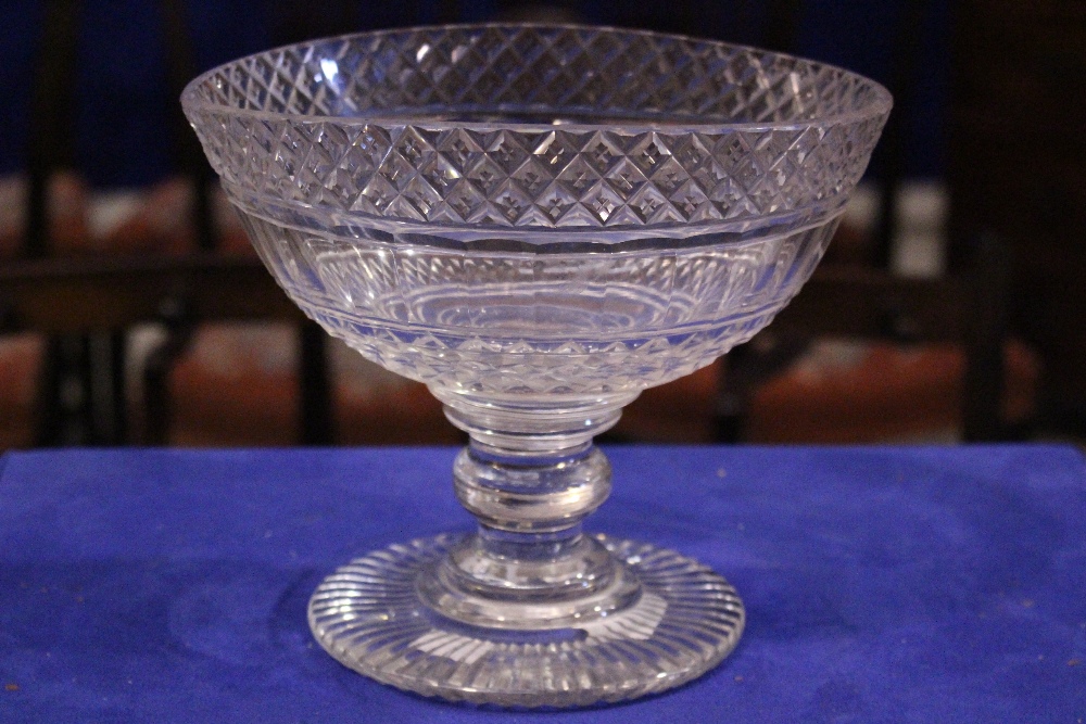 A VERY GOOD EARLY 19TH CENTURY IRISH CUT GLASS PEDESTAL BOWL, oval shaped with a band of hobnail cut - Image 2 of 4