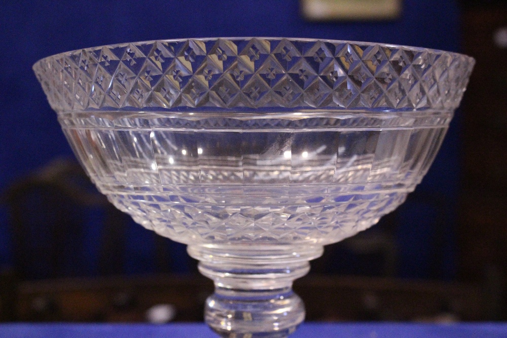 A VERY GOOD EARLY 19TH CENTURY IRISH CUT GLASS PEDESTAL BOWL, oval shaped with a band of hobnail cut - Image 3 of 4