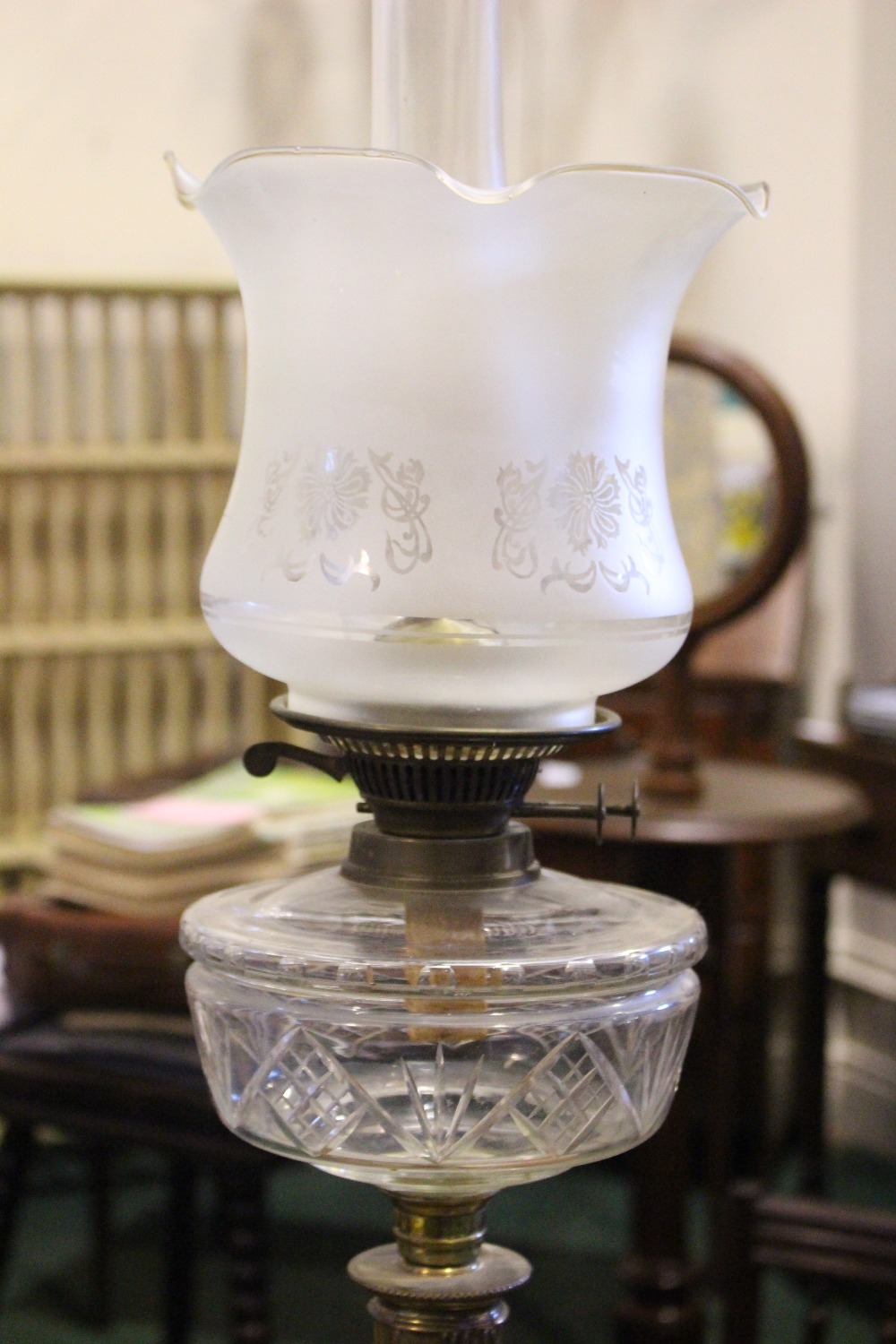A VICTORIAN BRASS & GLASS OIL LAMP, with column base, clear glass reservoir, frosted glass shade & - Image 3 of 4