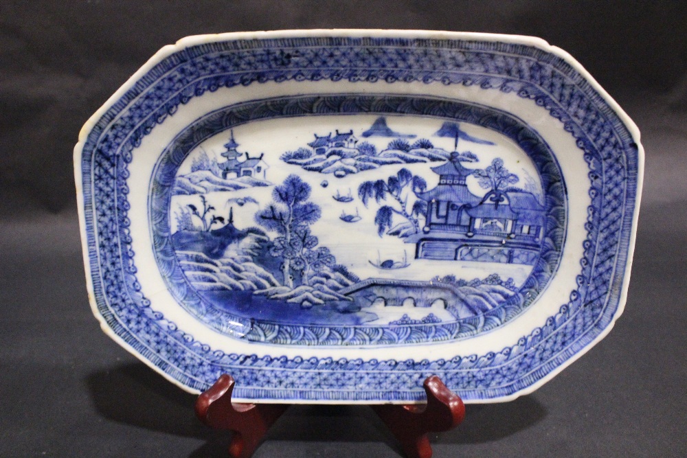 A COLLECTION OF 19TH CENTURY CHINESE EXPORT WARE (5) Serving dishes, includes one labelled ' - Image 14 of 16