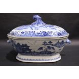 A LARGE 19TH CENTURY CHINESE EXPORT WARE TERRIN DISH, with lid, having blue & white 'Willow Pattern'