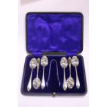 A CASED SET OF SILVER TEA SPOONS & A SUGAR TONGS, London, date letter 'U' for 1915, maker's mark W&W