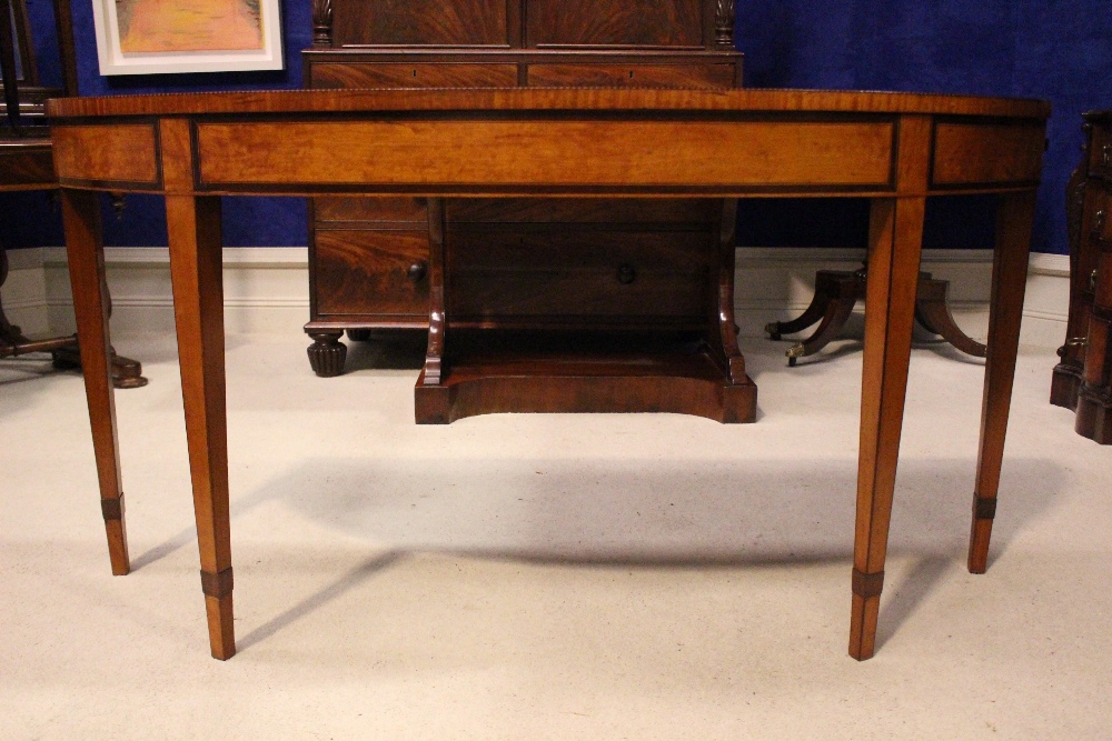 A VERY FINE IRISH 19TH CENTURY ‘ELLIPTICAL’ SIDE TABLE, with marquetry inlaid detail to the - Image 2 of 5