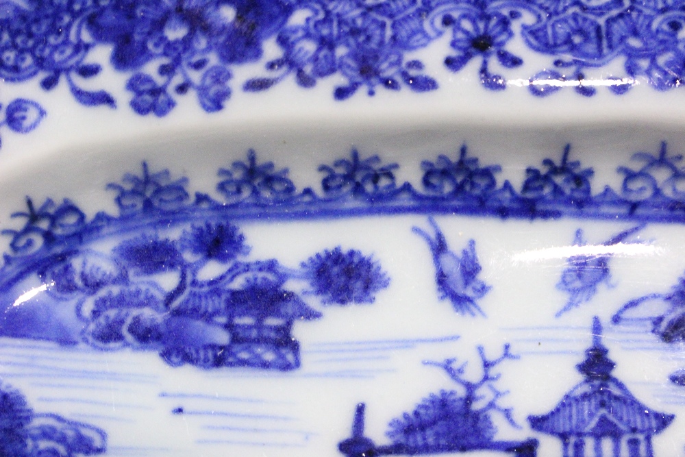A COLLECTION OF 19TH CENTURY CHINESE EXPORT WARE (5) Serving dishes, includes one labelled ' - Image 6 of 16