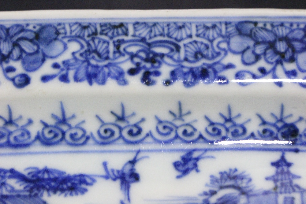 A COLLECTION OF 19TH CENTURY CHINESE EXPORT WARE (5) Serving dishes, includes one labelled ' - Image 4 of 16