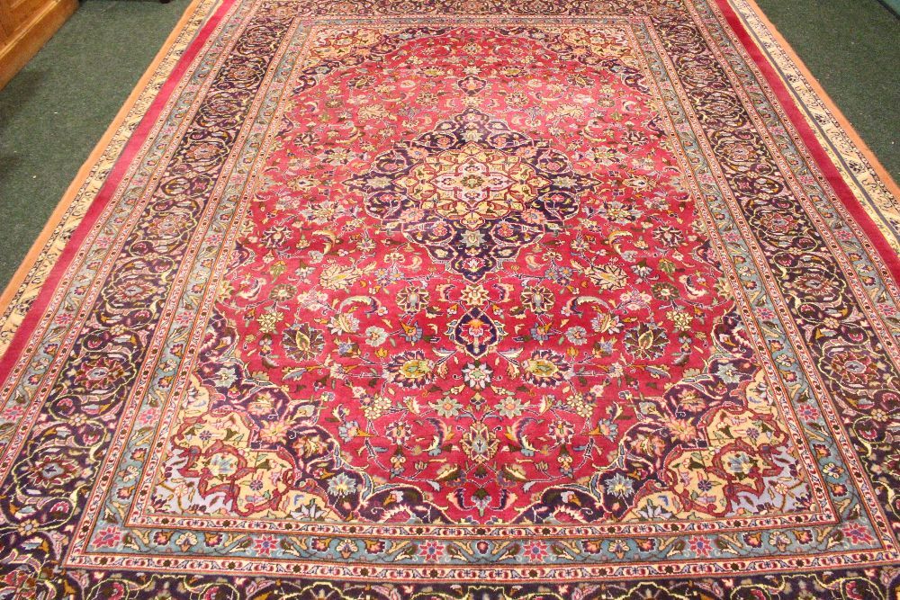 A LARGE PERSIAN ‘MESHED’ FLOOR RUG, with central medallion motif, in excellent condition, 11ft x 8ft