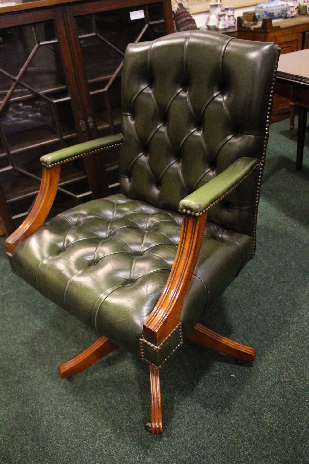 A GREEN BUTTON BACKED LEATHER OFFICE CHAIR, swivel chair, on a four leg base, 39" x 24" x 21" - Image 2 of 2