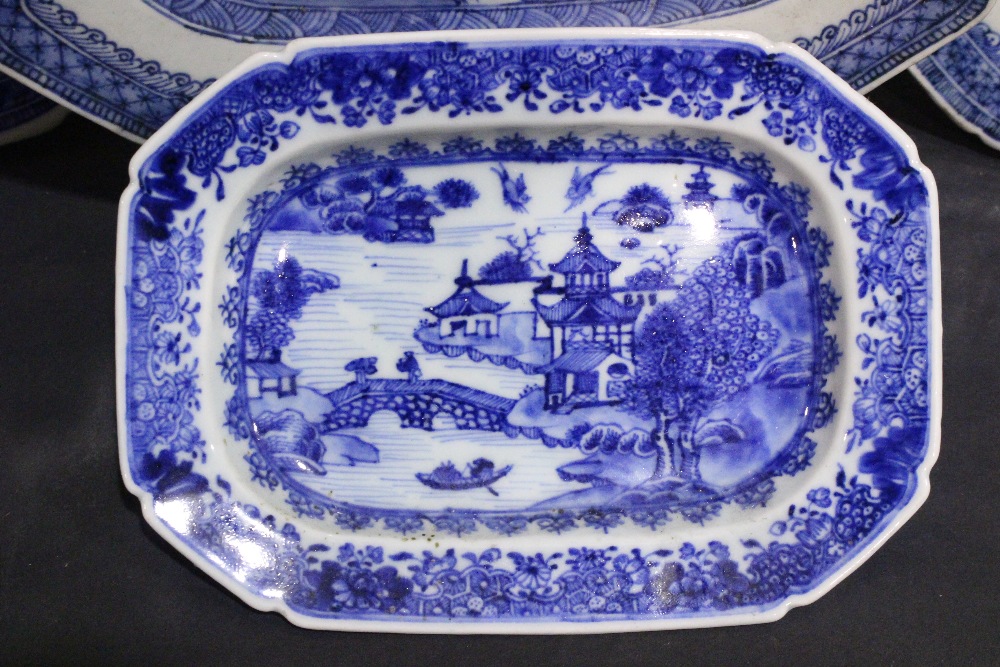 A COLLECTION OF 19TH CENTURY CHINESE EXPORT WARE (5) Serving dishes, includes one labelled ' - Image 5 of 16
