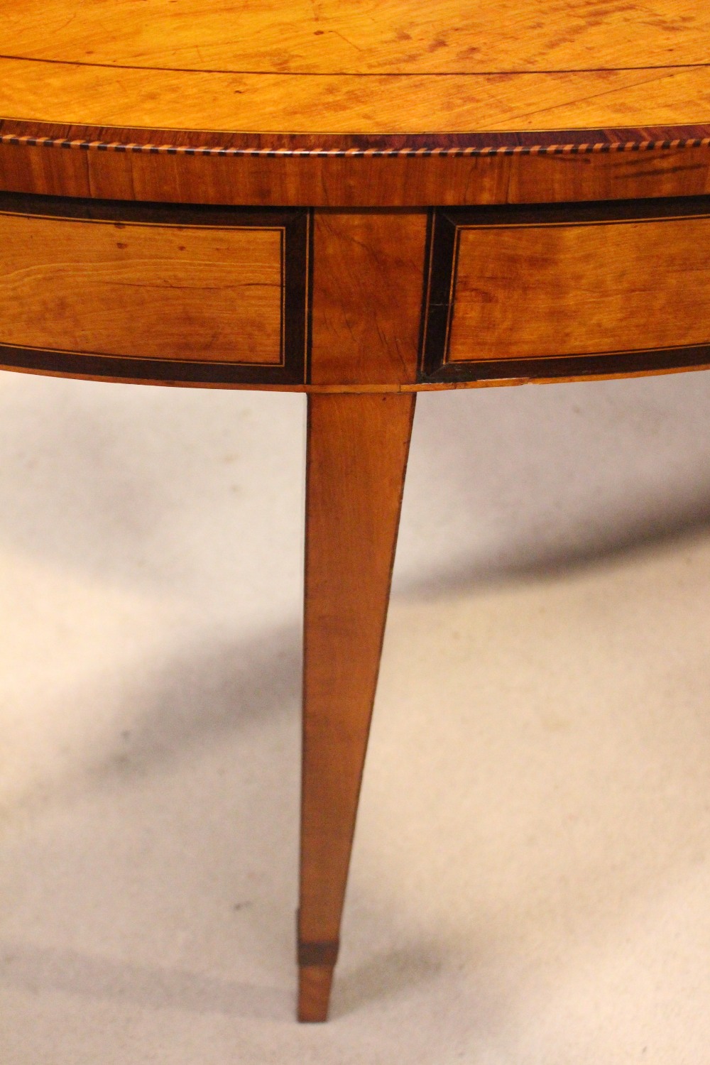 A VERY FINE IRISH 19TH CENTURY ‘ELLIPTICAL’ SIDE TABLE, with marquetry inlaid detail to the - Image 4 of 5