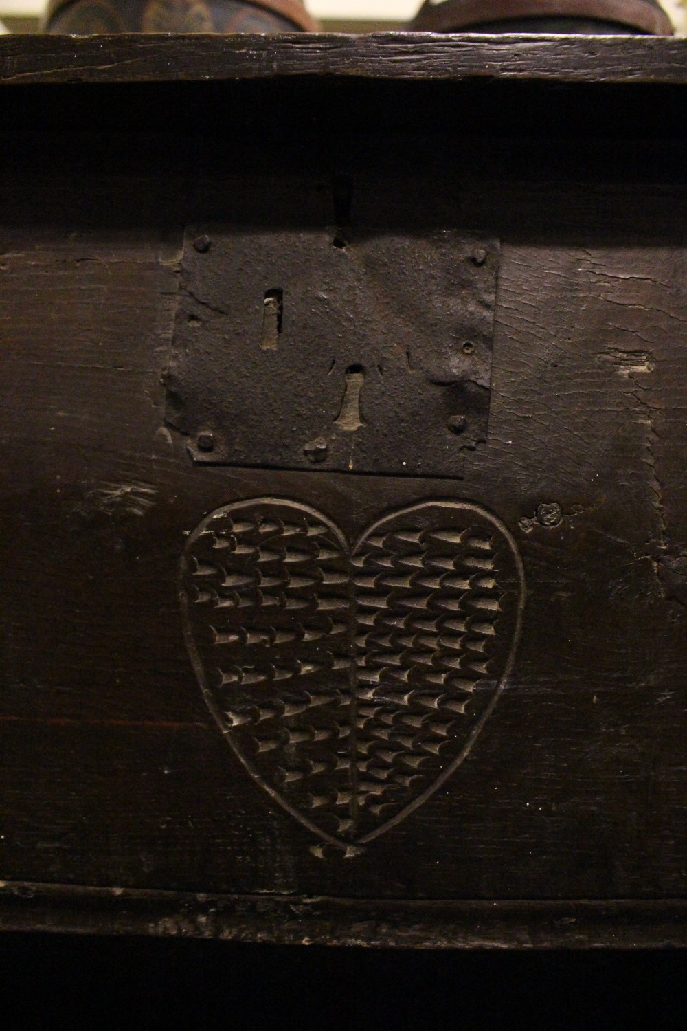 AN OAK COFFER CHEST / MARRIAGE CHEST, with carved initials to the front and a love heart motif to - Image 5 of 7