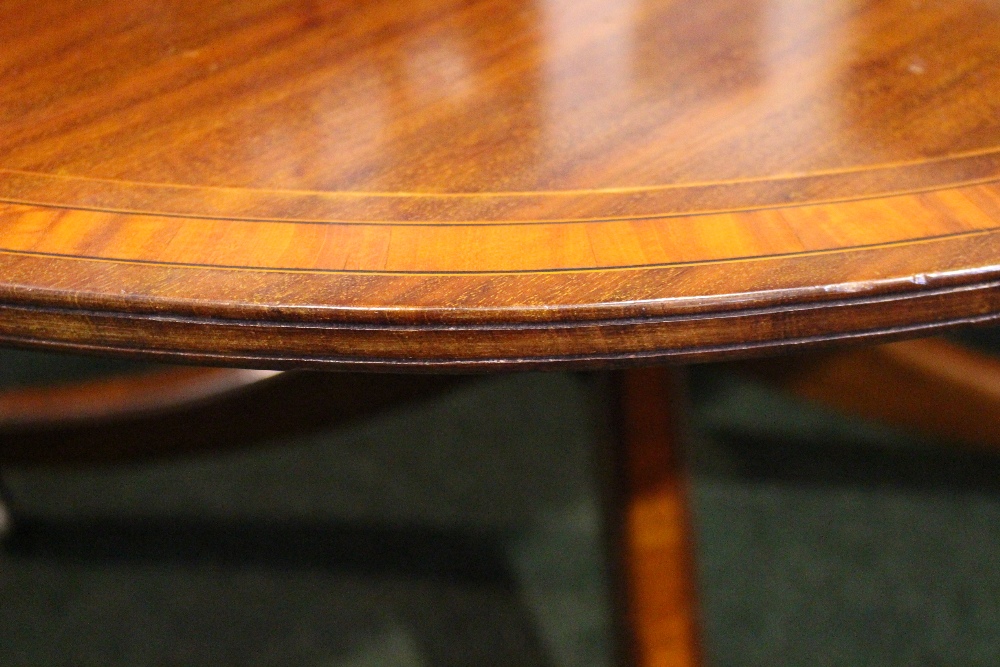 A LOW RISE REGENCY COFFEE TABLE, with crossbanded top, raised on a turned column support with four - Image 4 of 4