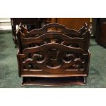 A GOOD QUALITY LATE 19TH / EARLY 20TH CENTURY CANTEBURY STAND, with pierced sides and dividers, on a