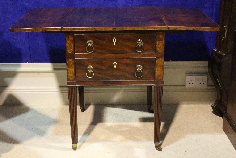 A VERY FINE EARLY 19TH CENTURY CROSSBANDED DROP LEAF WRITING TABLE, with a single drawer on each - Image 2 of 6