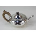 A George V silver bachelor's teapot, makers Charles & Richard Comyns, London 1922, 6oz